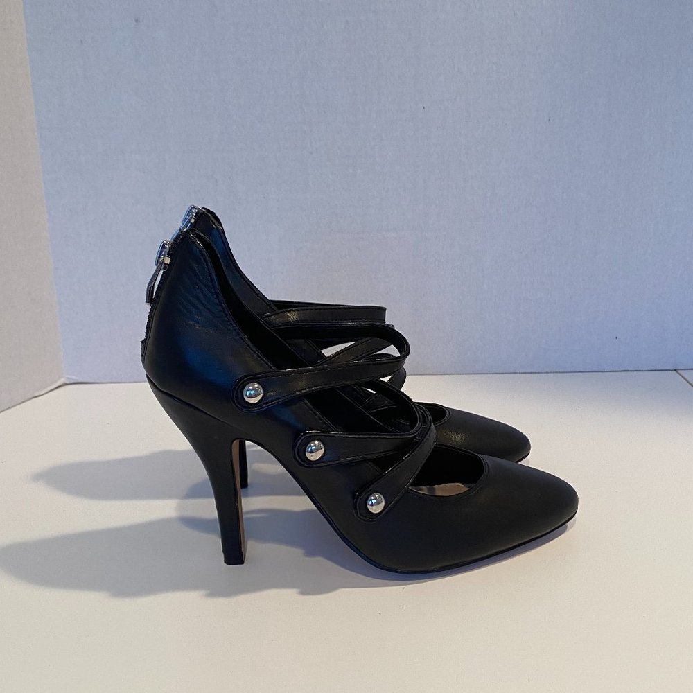 Vince Camuto Black Leather Pumps Size 6 with Back Zippers